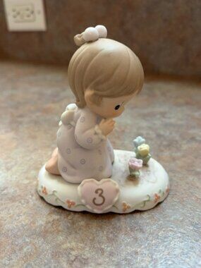 2001 "Growing in Grace" Age 3 Precious Moment 136220B